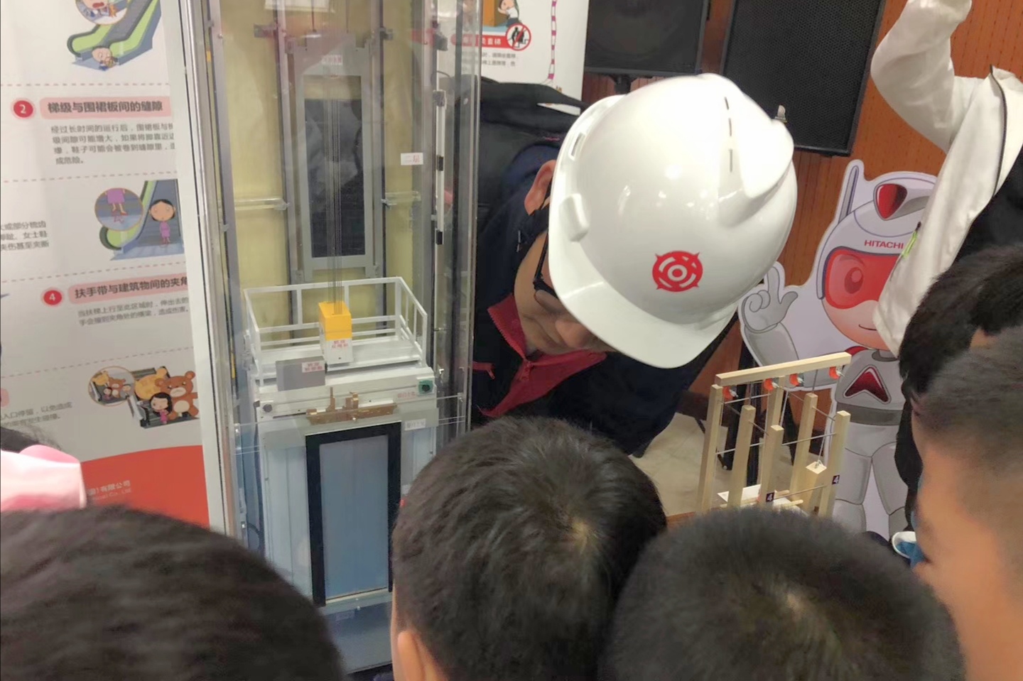 推进安全乘梯公益教育 日立电梯携《电梯奇妙之旅》走进廊坊校园相关图片