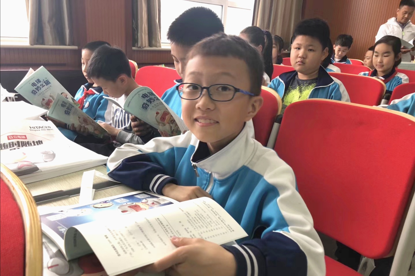 推进安全乘梯公益教育 日立电梯携《电梯奇妙之旅》走进廊坊校园相关图片